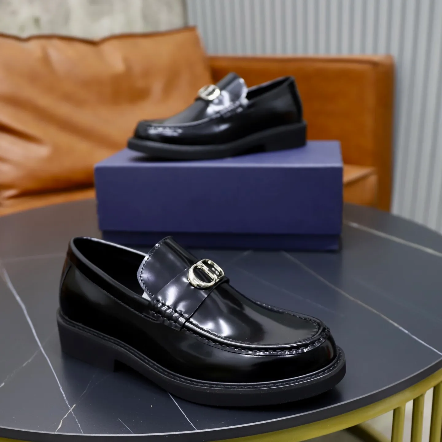 Factory price: 640💰Top original order Brand: Dior DIOR Standard code: Men's size 39-44 (38/45/can be customized) Grade: Same style as the official website Original order quality Material: Original cowhide Water-dyed cowhide lining Original distinguished outsole Style category: Men's fashionable casual leather shoes Distinguished big-name luxury elements top luxury Color: Color of the actual picture